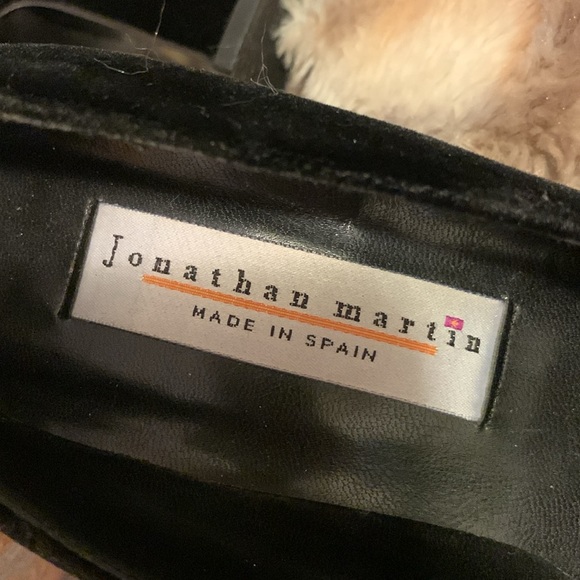 JONATHAN MARTIN Velvet Heels — 7 - Picture 13 of 14
